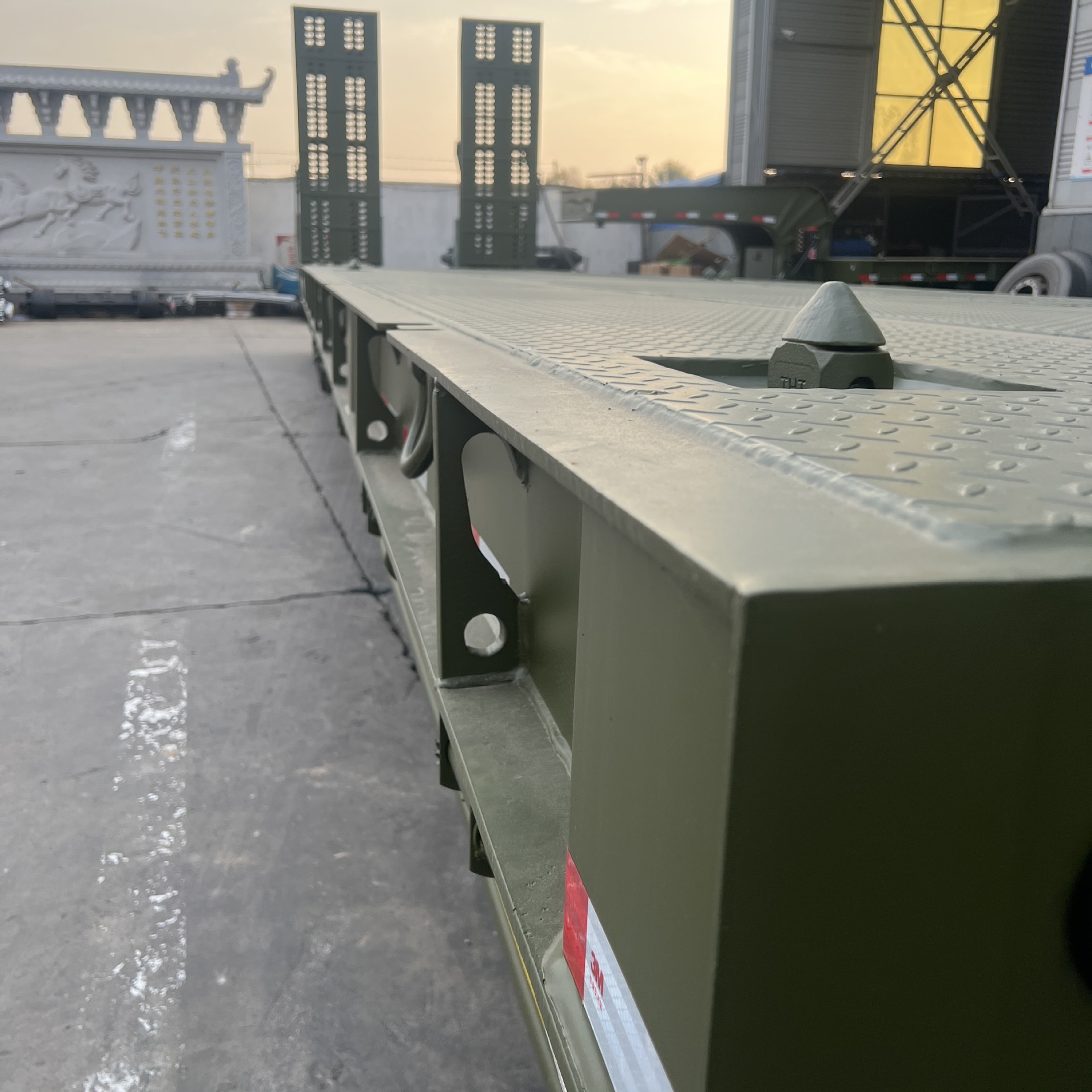 Specializing in the Production and Supply of Export Special Vehicles and Heavy-Duty Low-Bed Semi-Trailers for the Transportation of Heavy-Duty Engineering Machinery