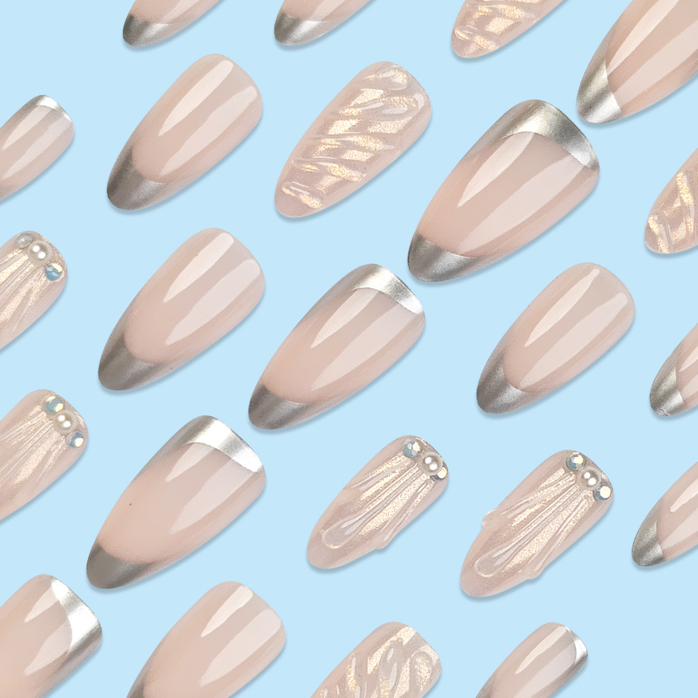 Ventas transfronterizas de uñas calientes para usar uñas tridimensionales viejas fantasía de color de uñas de borde plateado parche de uñas falsas francesas