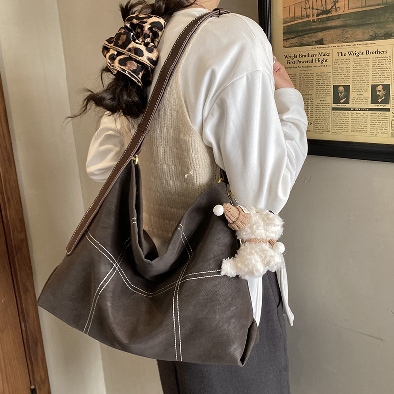 Bolsos retro retro mate de alta calidad para mujeres 2025, nueva moda de gran capacidad, bolsas de hombro, bolsas de hombro de estilo perezoso.