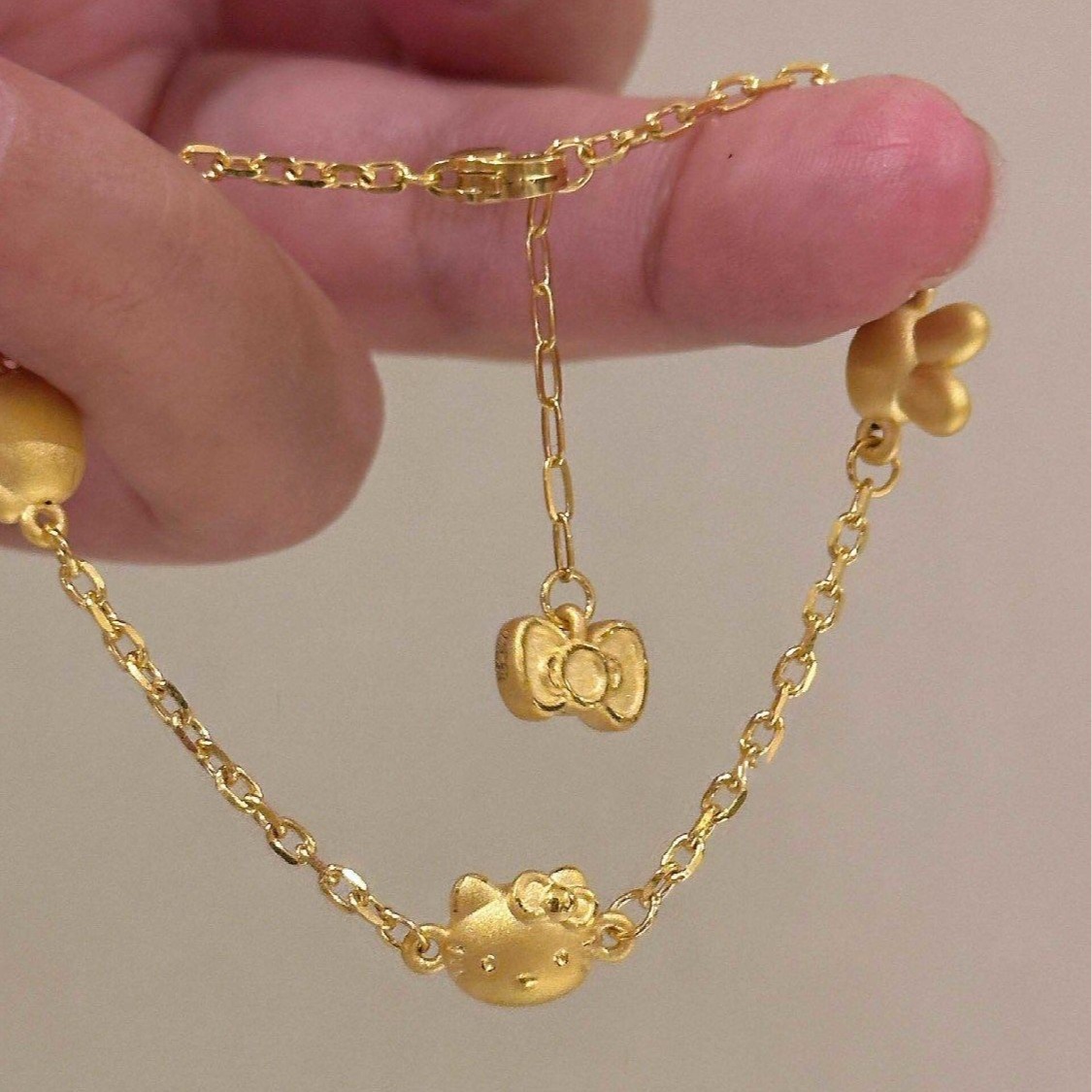 Cute golden fashionable elegant universal sophisticated bracelet…