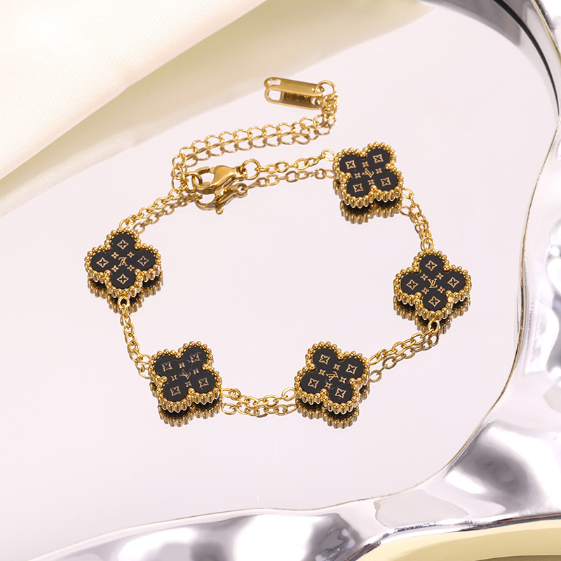 13MM titanium steel double-sided lucky clover bracelet with five flowers, popular on cross-border e-commerce platforms, does not fade 13MM titanium steel double-sided lucky clover bracelet with five flowers, popular on cross-border e-commerce platforms, does not fade