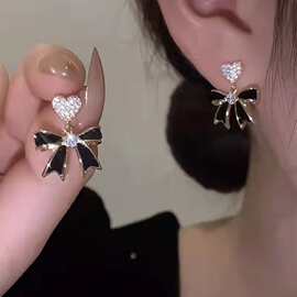 简约黑色蝴蝶结爱心耳环女新款韩国轻奢气质高级感耳饰潮
