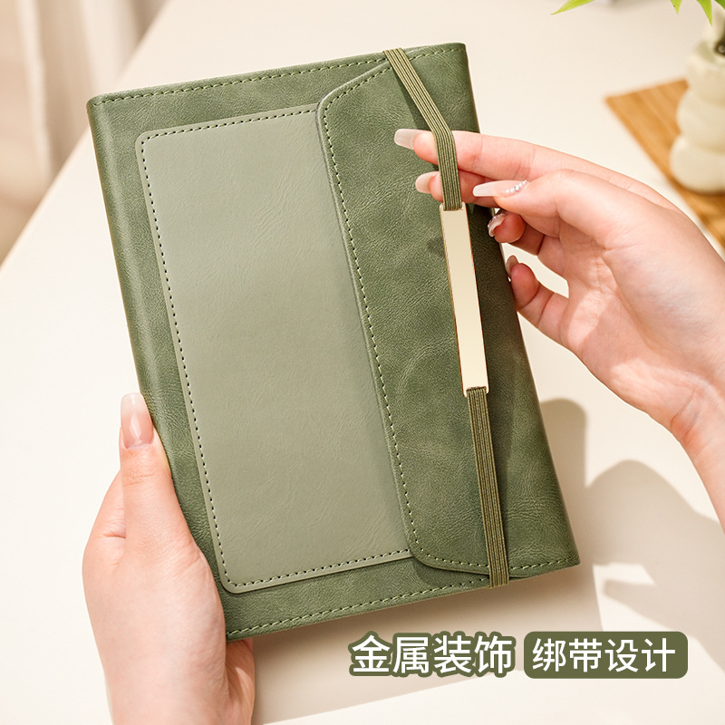 고급스러운 70% off 스트랩 비즈니스 오피스 메모장 A5 노트에는 포켓 디자인 핸드북이 포함되어 있습니다.