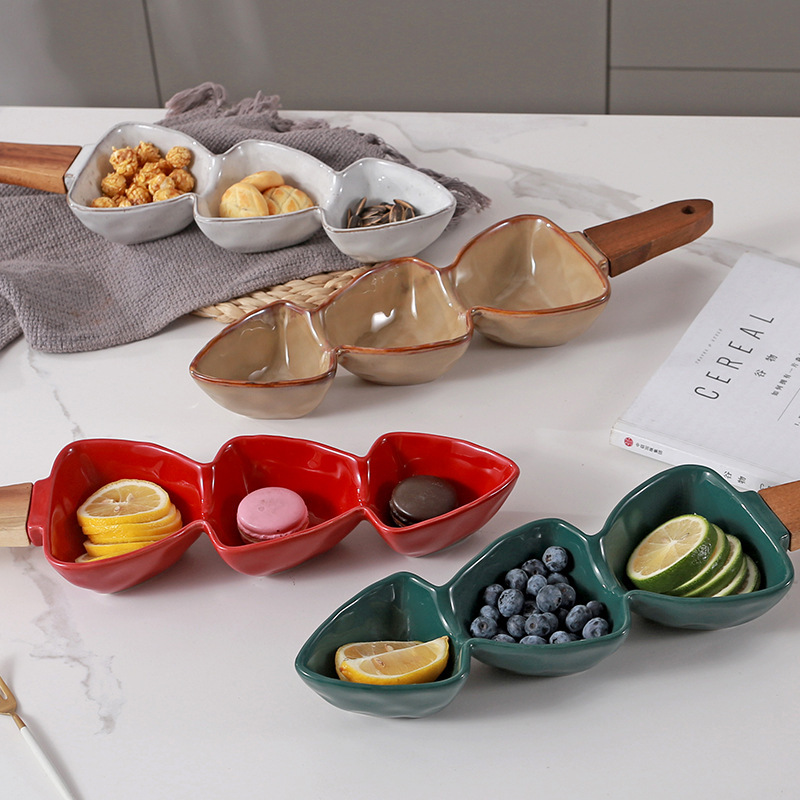 New Creative Ceramic Compartmented Dinner Plate with Wooden Handle for Home Use, Ceramic Fruit Plate, Christmas Ceramic Product
