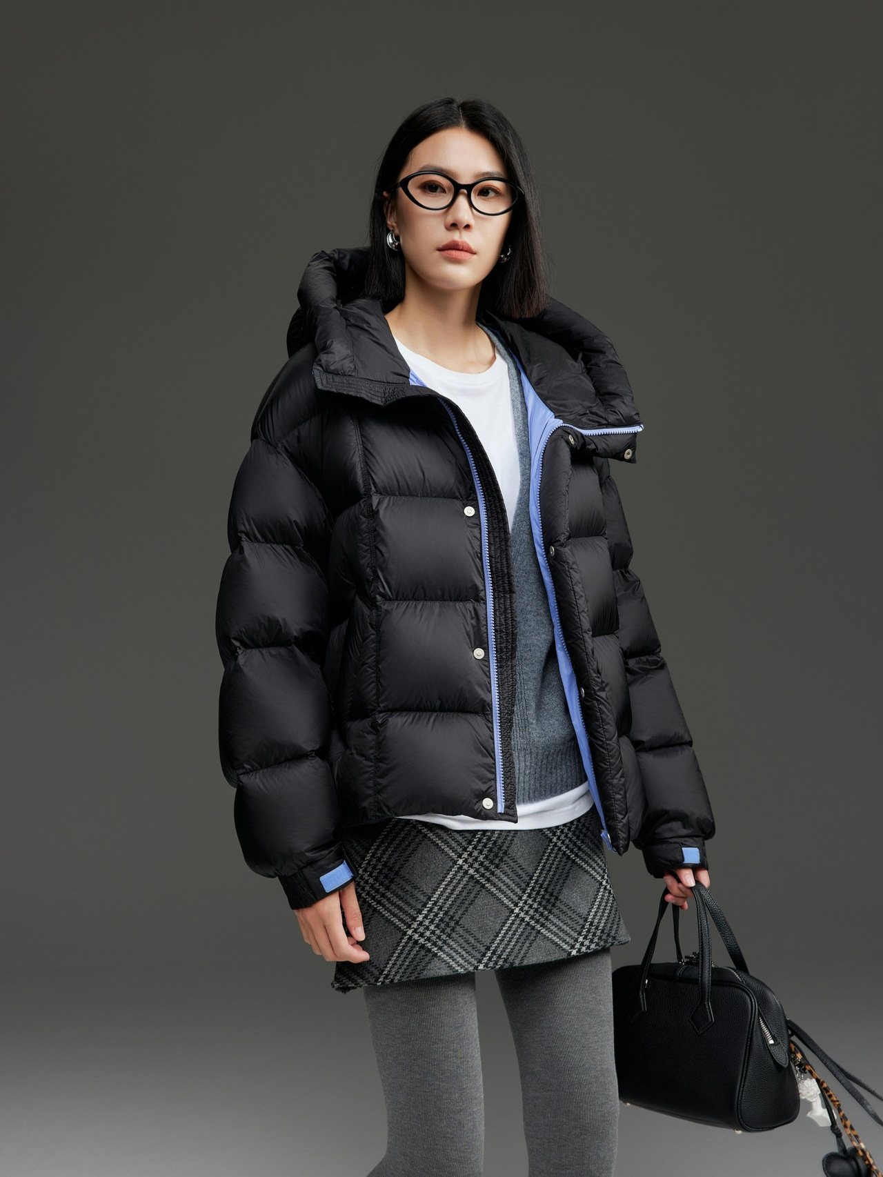 90 ホワイトグースダウンダウンジャケット女性のハイエンドの女性のショートフード付き暖かいハイエンド肥厚ジャケット冬 25 新しいスタイル