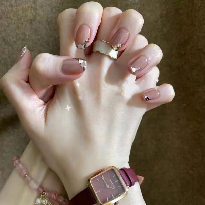 Hand-worn armour French short square sequin nail patch 2022 new autumn and winter white nail patch wholesale