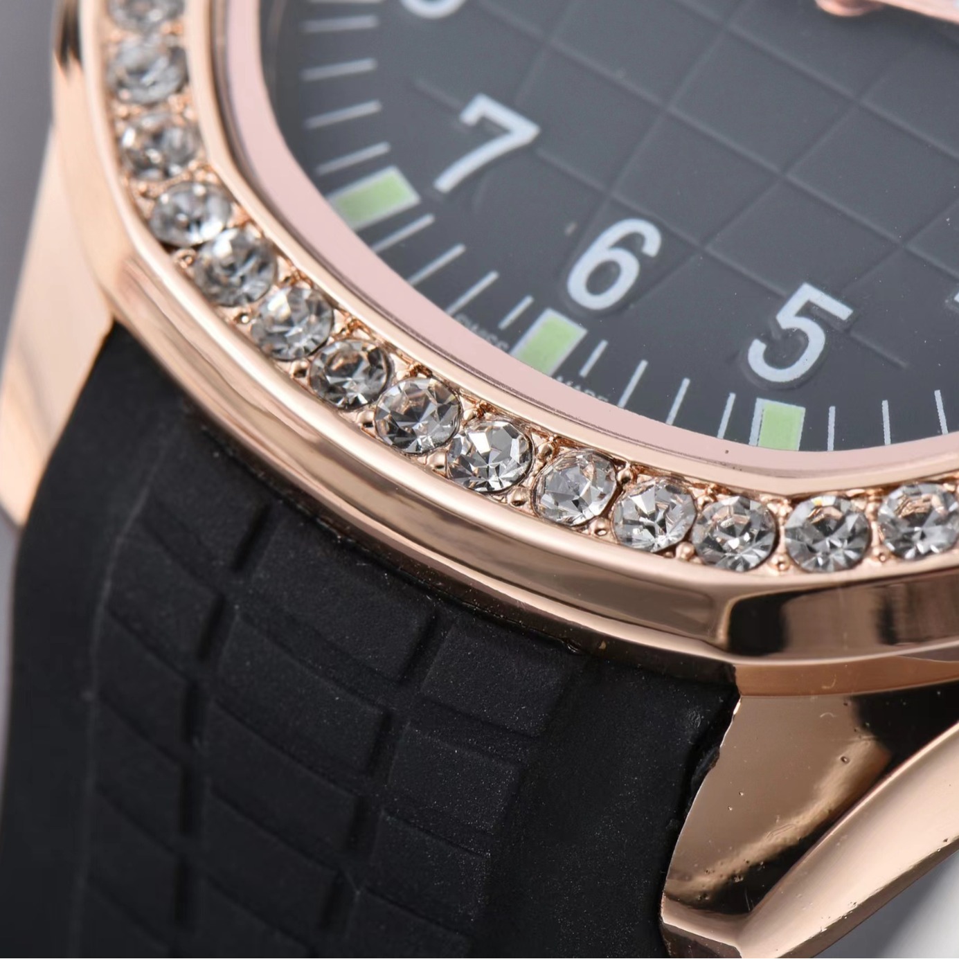 New Hot Selling Square Nautilus Quartz Watch Fashion Classic Diamond Set Silicone Watch Watch_voghion.com
