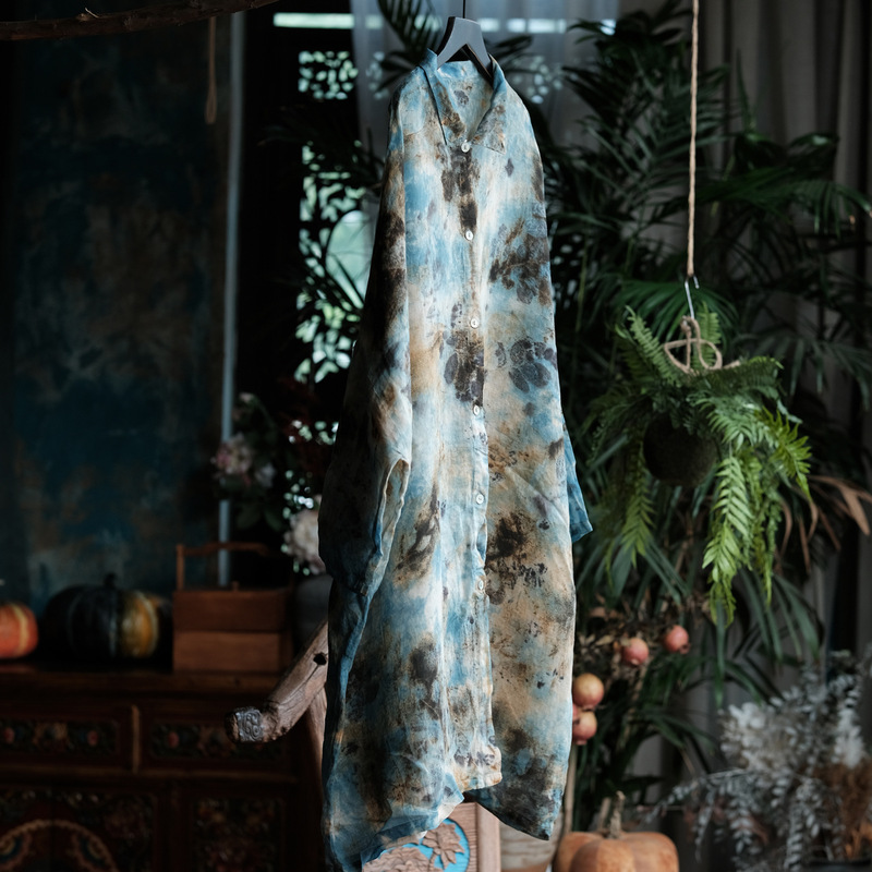 Loose and Flowing Thin Linen Shirt with Sun Protection, Custom-Made in Ancient Mud Color, Plant-Dyed Blue Rust, 1961 Loose and Flowing Thin Linen Shirt with Sun Protection, Custom-Made in Ancient Mud Color, Plant-Dyed Blue Rust, 1961
