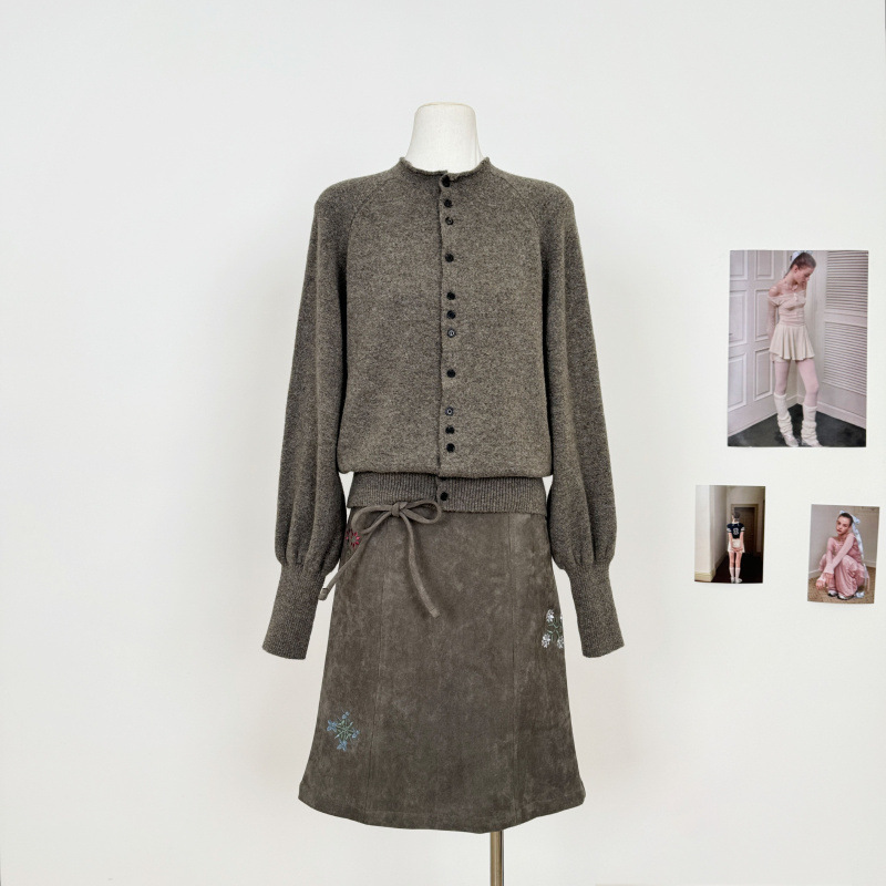 2026 Wool Multi-Button Lamb Leg Sleeve Floral Yarn Curled Edge Short Low-Saturation Knit Cardigan 2026 Wool Multi-Button Lamb Leg Sleeve Floral Yarn Curled Edge Short Low-Saturation Knit Cardigan