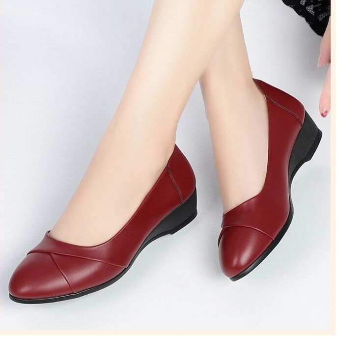 2026 nuevo verano de cabeza redonda zapatos de talón de pendiente de moda universal de trabajo madre zapatos de cuero de mujer