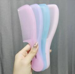 プラスチックの櫛の大きいサイズは家庭用の静電気防止の甘い女性の髪のカールの長い髪のハンドルの頭皮の櫛を厚くします。