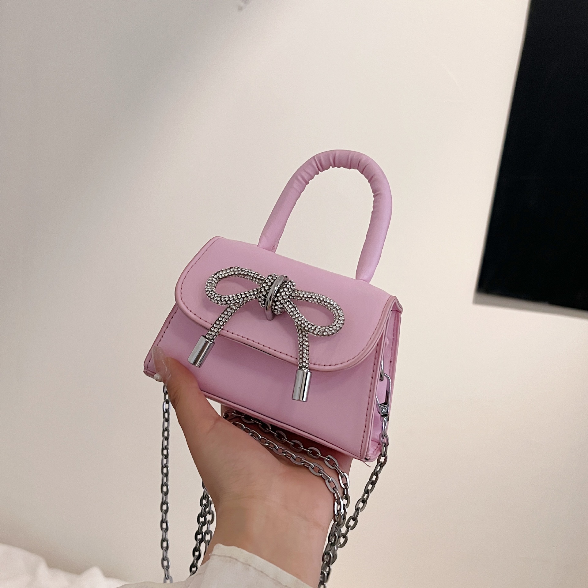 Ins niche French textured bag female 2024 new bow small square bag stylish shoulder messenger bag_voghion.com