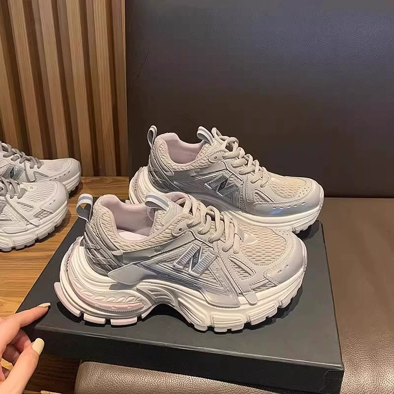 Европейская станция Туфли папы Женская весна 2025 года Новая дикая дышащая сетка легкая и высокая повседневная спортивная обувь