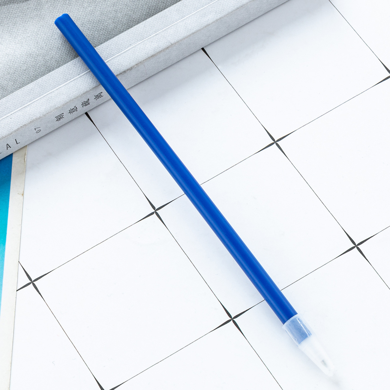 Bolígrafo de tubo de tracción de bricolaje, estuche de bolígrafo de plástico multicolor, bolígrafo simple aceitoso, bolígrafo de regalo publicitario con logotipo impreso