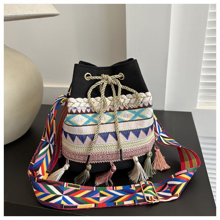 Women's Medium Canvas Geometric Ethnic Style Tassel String Bucket Bag display picture 61