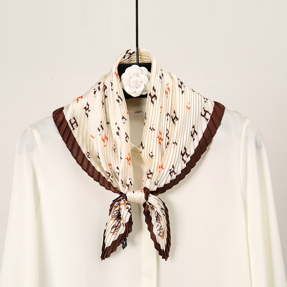 Trendy Cool Design Sense 70 Bufanda de seda arrugada Bufanda cuadrada pequeña Bufanda profesional de alta calidad sin colisión Bufanda plisada al por mayor