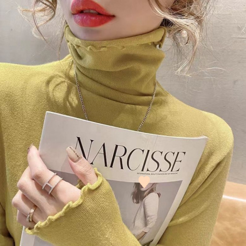 Chic mushroom edge cashmere high collar slimming base shirt for women, perfect for autumn and winter layering tops.