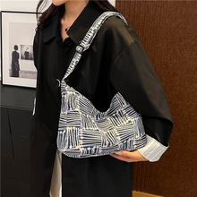 大容量条纹帆布包包女2024新款撞色单肩斜跨包高级感托特包通勤包