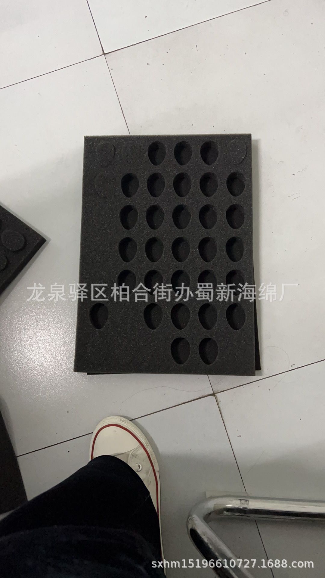 厂家供应66枚77枚成型异型草莓内衬缓冲包装海绵/拉伸草莓海绵