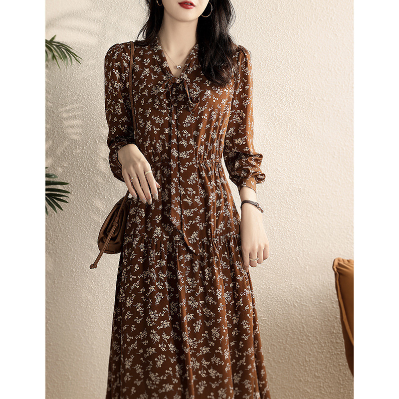 Jingzhou French-Style Retro Floral Dress for Women, 2026 Spring and Autumn New V-Neck Waist-Cinching Slimming Long Dress