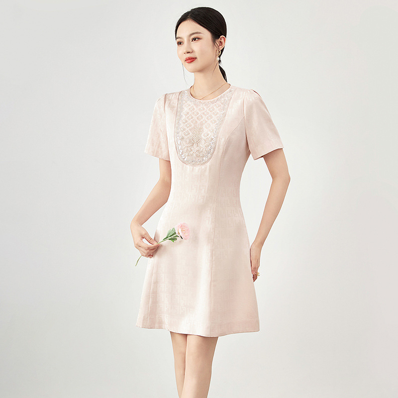 Đầm suông nữ midi tay ngắn họa tiết hoa nhí — 2415613 - Hạnh chi tiết 1