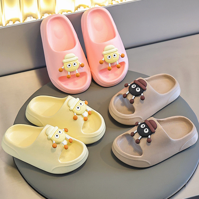 Zapatillas infantiles EVA sensación de mierda niños niñas dibujos animados de verano encantador fondo suave fondo grueso niños usar zapatillas frías