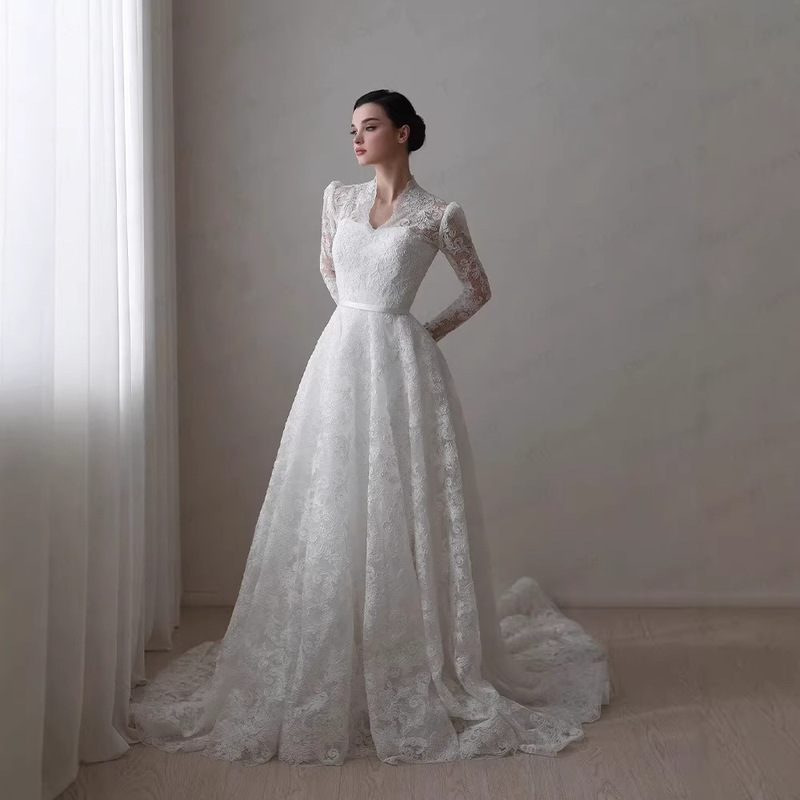French vintage stand-up collar long-sleeve lace wedding dress 2026 new model A-line with small train main dress slimming light wedding dress French vintage stand-up collar long-sleeve lace wedding dress 2026 new model A-line with small train main dress slimming light wedding dress