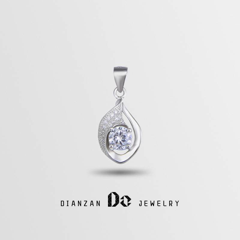 Fashionable elegant necklace