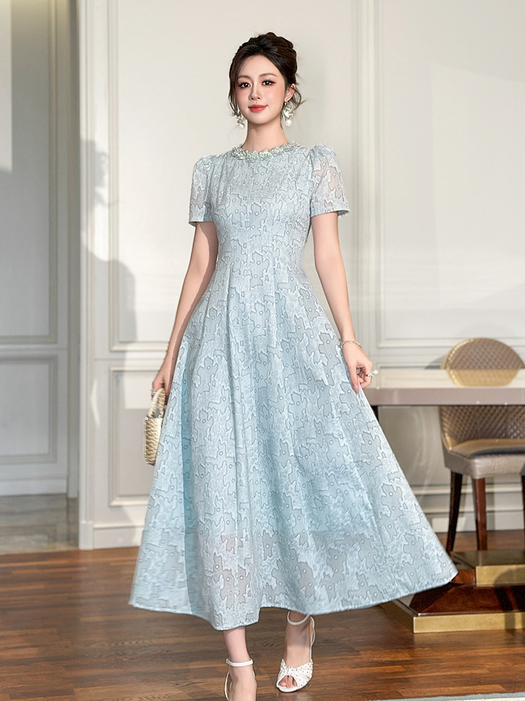 Váy maxi nữ thắt eo cổ tròn đính kim cương tay ngắn — trời xanh