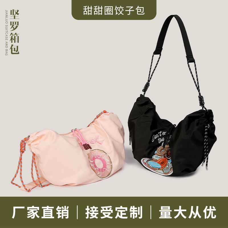 Bolso bandolera tipo dumpling de nailon bordado estilo japonés 2025 para mujer, gran capacidad, práctico, impermeable.