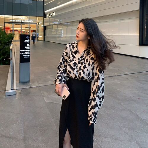 Plus-size women's streetwear shirts and skirts for autumn and winter, fashionable, slimming, stylish, professional temperament, mature woman style set