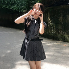 フレンチグレー水玉模様の小さなフライングスリーブドレス女性のための夏の2025新しいスタイルの小さな甘いAラインスカート
