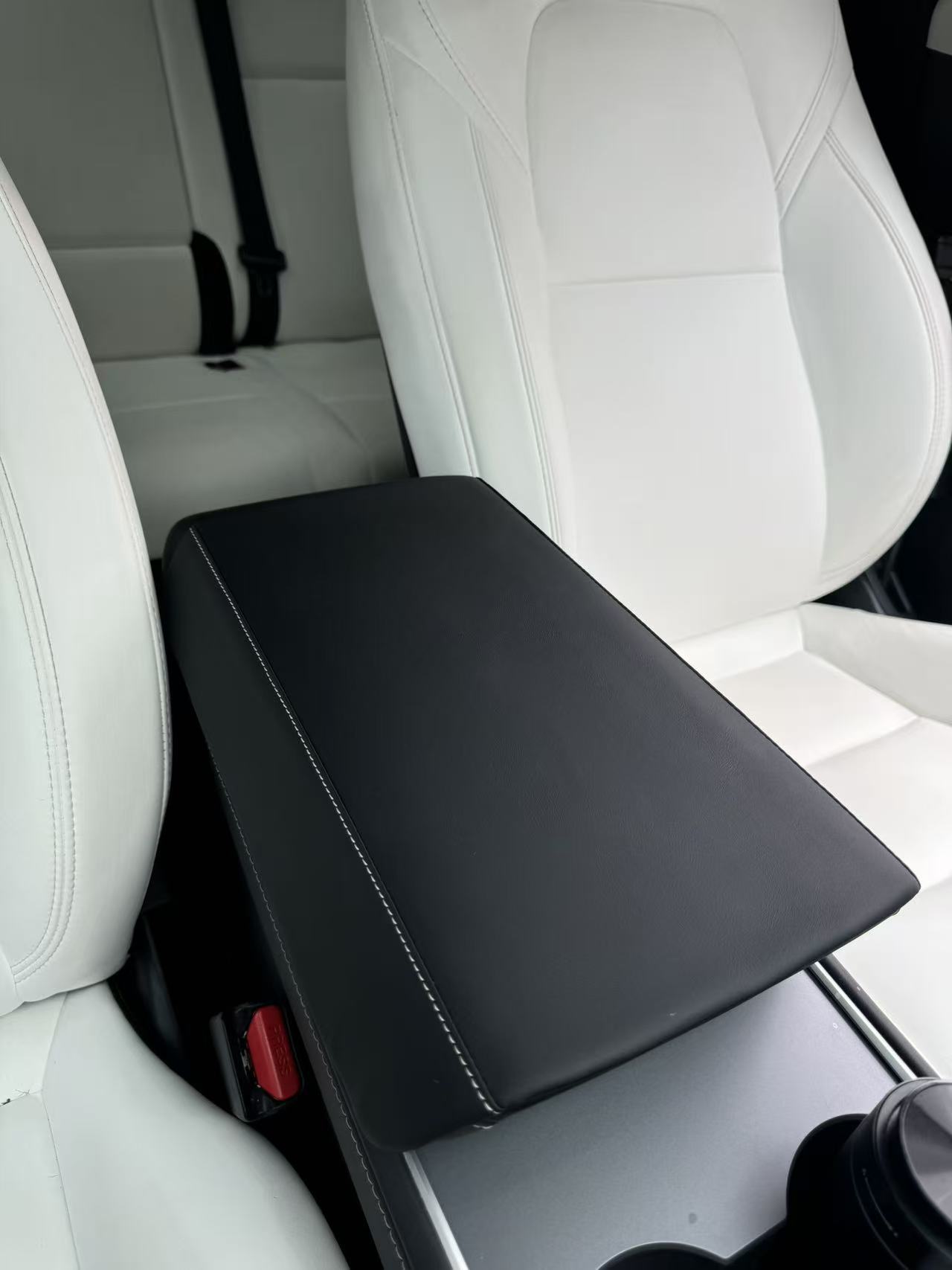 Suitable for Tesla's New Version of Model 3/Yl Car Armrest Box Storage Box Protective Cover Armrest Box Heightening Pad