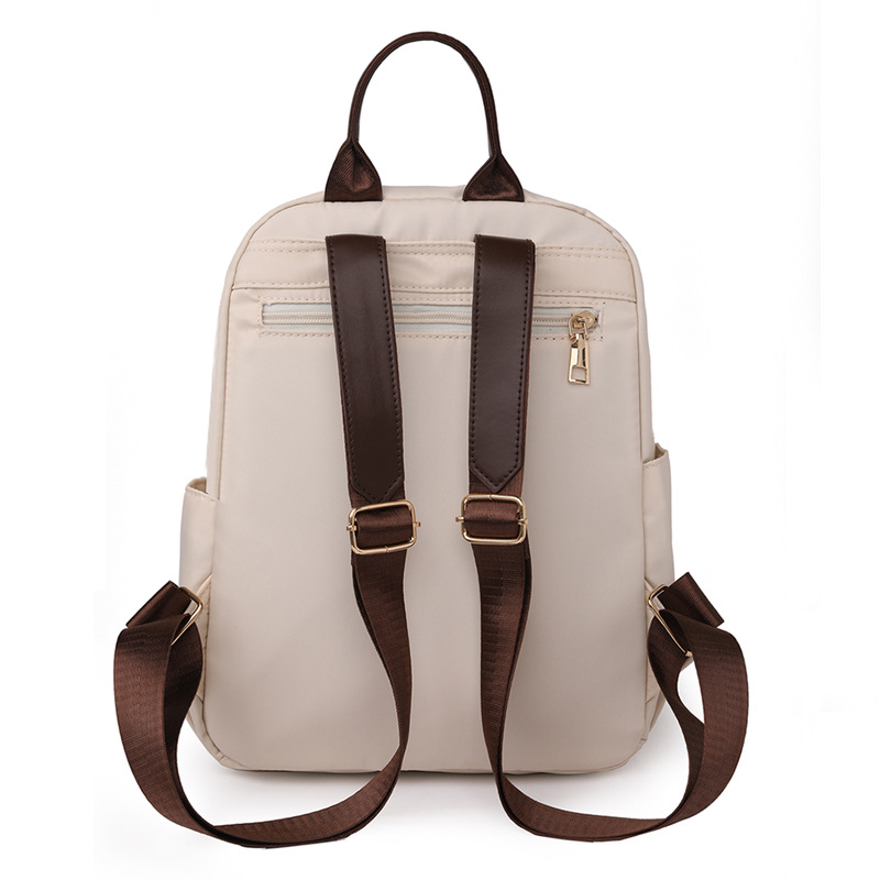 Spot al por mayor 2023 nueva mochila de nailon para mujer coreana moda contraste color al aire libre mochila de viaje portátil marea