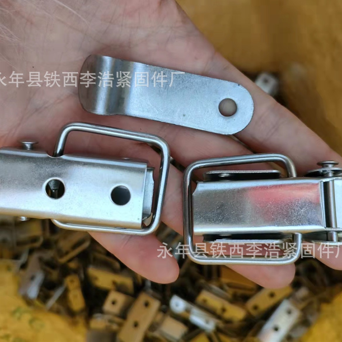 焊扣 电缆桥架焊扣 箱包扣 桥架扣锁焊接扣 线槽搭扣 箱式搭扣锁