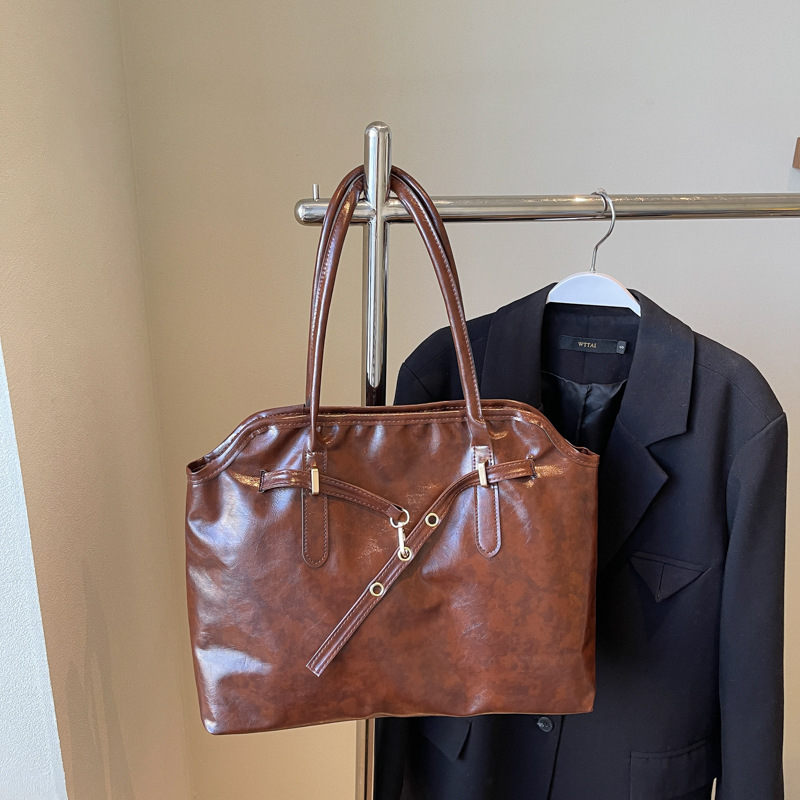 Bolso de mujer nuevo bolso de brazo de gran capacidad bolso especial de nicho de diseño retro moda 2024 bolso de hombro de mujer