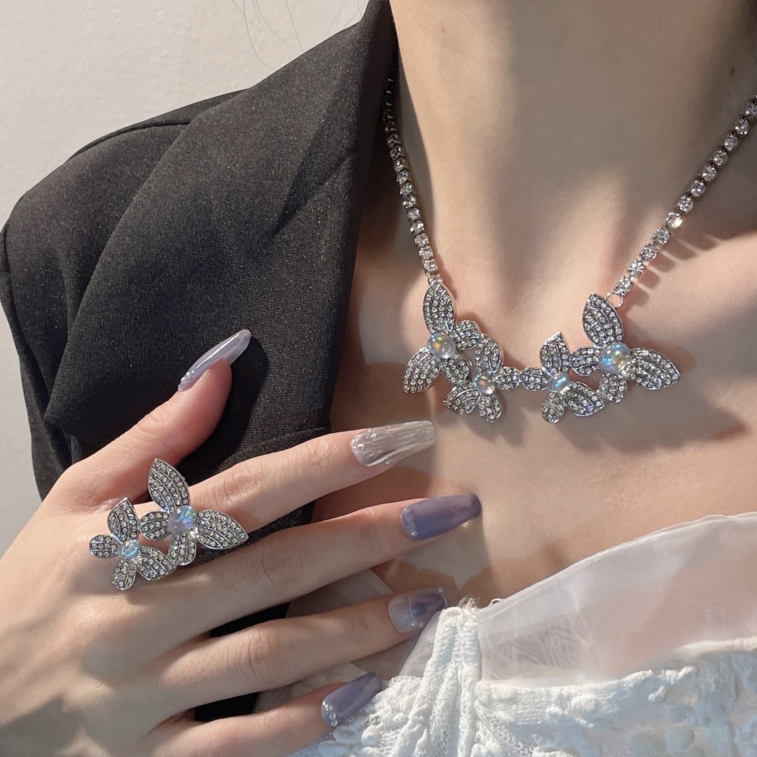 1 Piece Fashion Butterfly Rhinestone Inlay Rhinestones Womenu0027S Necklace