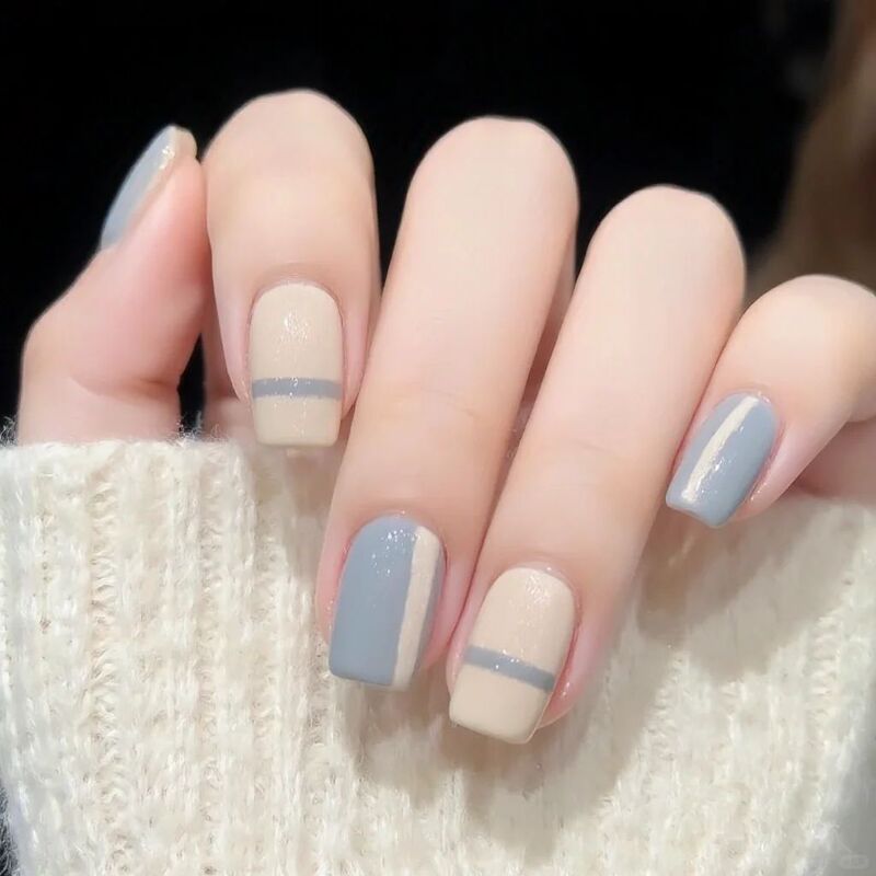 Simple and Fresh Style Nail Stickers, Cool and Artistic Striped Nail Art, Wearable Nails, Blue and White Contrasting Fake Nail Stickers