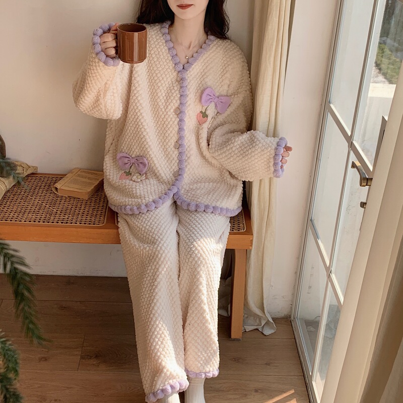 Winter New Women's Cardigan Button V-Neck Pastoral Rose Velvet Fresh Plant Embroidered Pajamas for Sleeping Winter New Women's Cardigan Button V-Neck Pastoral Rose Velvet Fresh Plant Embroidered Pajamas for Sleeping