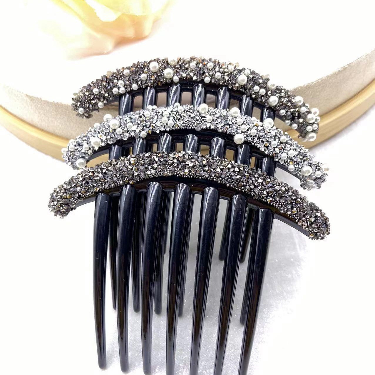 Women's Retro Simple Style Geometric Plastic Inlay Artificial Pearls Rhinestones Insert Comb display picture 1