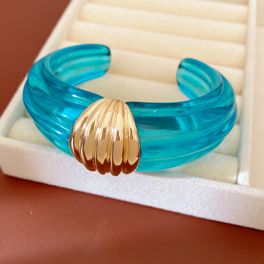 Europa y los Estados Unidos transfronterizos viento de resina estriado brazalete de nicho exagerado personalidad pulsera ligera de lujo alta sensación de joyería al por mayor