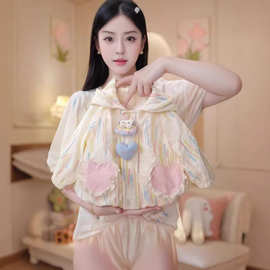 女童可爱卡通外套上衣2026新款儿童秋季装花边口袋彩虹条纹连帽衫