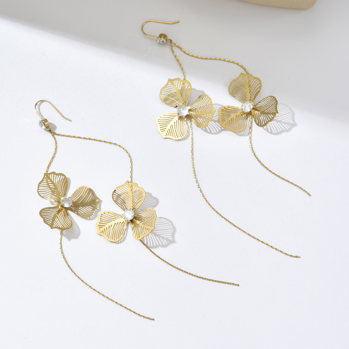 elegant retro sophisticated earrings with tassels with zircon