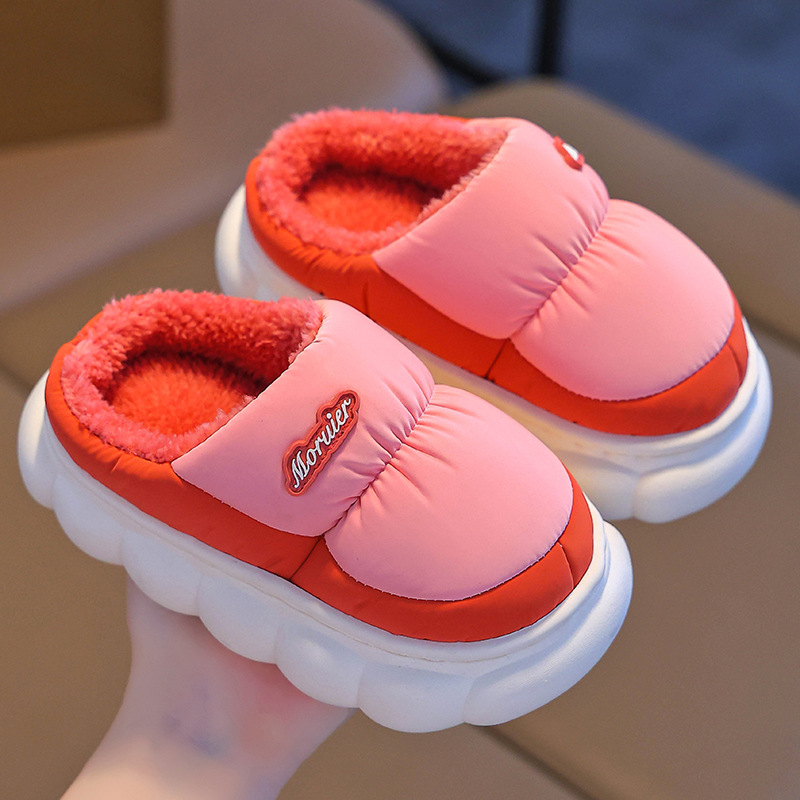 Zapatillas de algodón para niños invierno 2024 nuevos niños cálidos y veludo impermeable en el hogar bolsas de zapatos de algodón para niños pequeños
