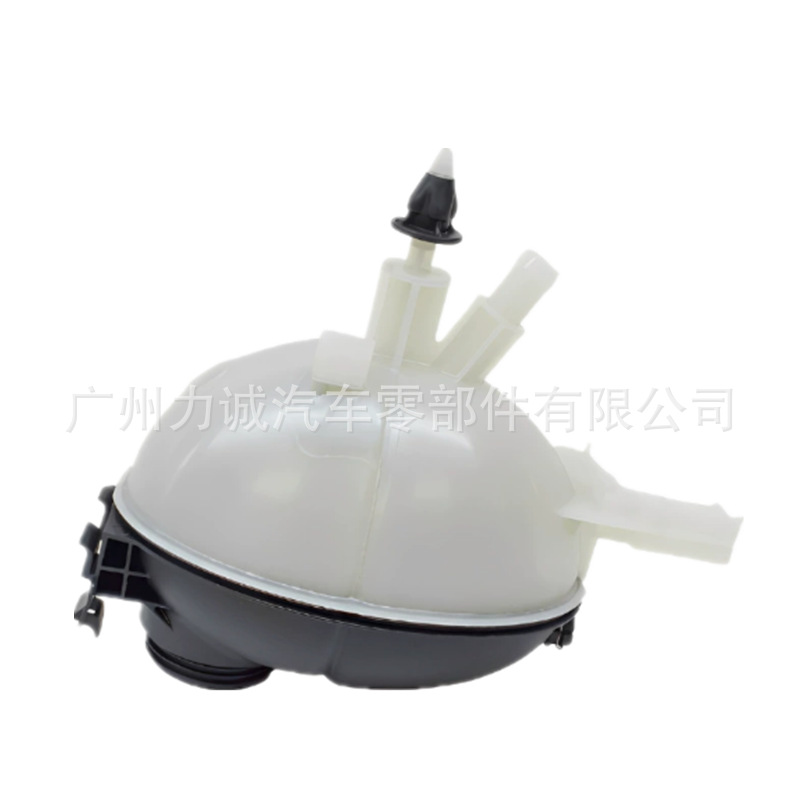 The Manufacturer Supplies Expansion Tanks Suitable for C-Class and E-Class Vehicles, with Part Numbers 2045000749 and 2045000049