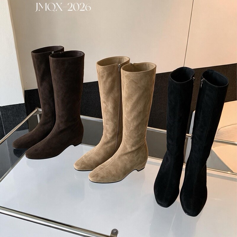 Knee-high boots, autumn and winter French style, new small wedge heel, straight-leg, wide-fit, simple, and stylish long boots Knee-high boots, autumn and winter French style, new small wedge heel, straight-leg, wide-fit, simple, and stylish long boots