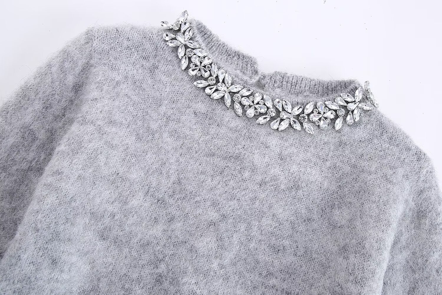 Nuovo maglione lavorato a maglia casual con scollo rotondo intarsiato con gioielli CCP per autunno e inverno_voghion.com