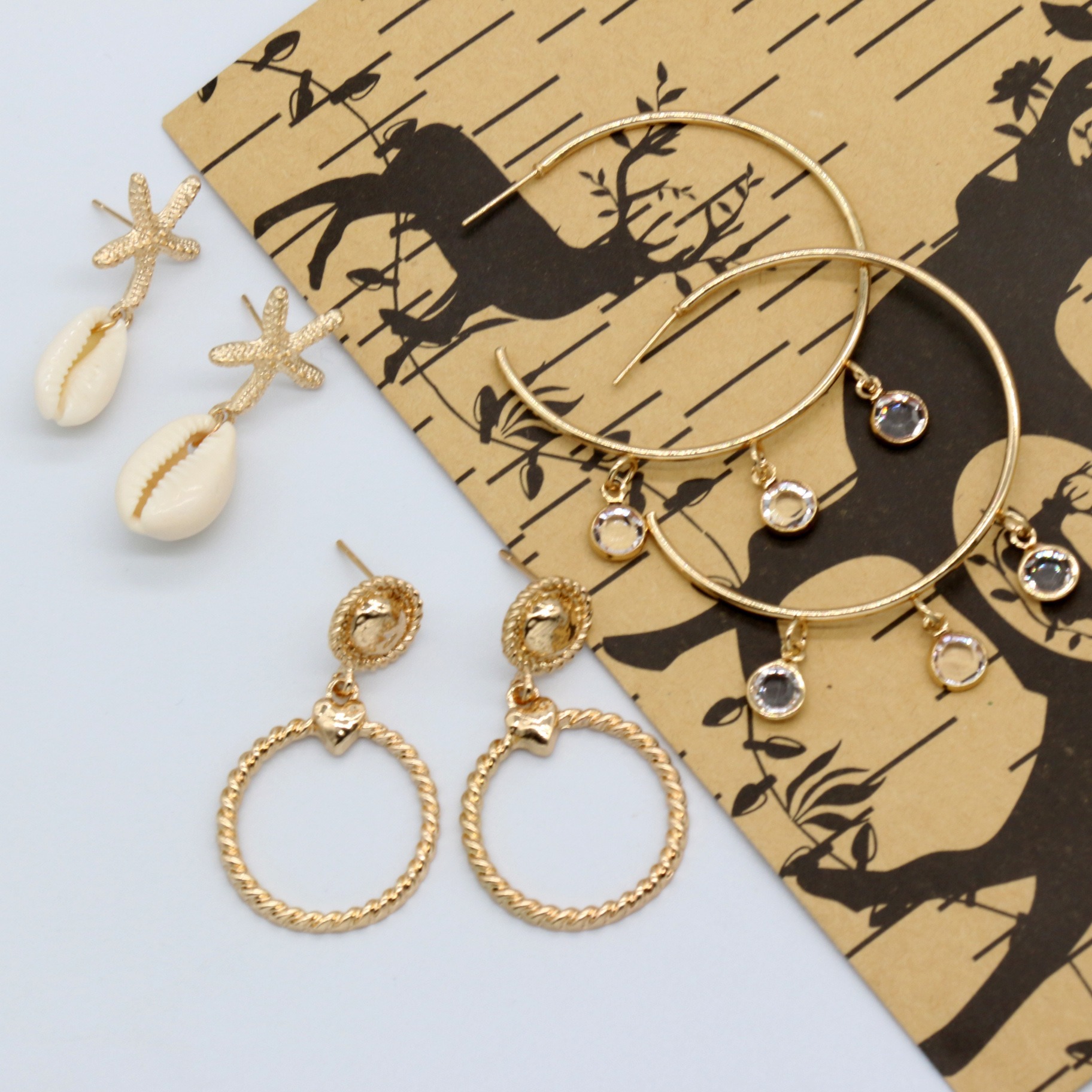 1 Jeu Décontractée Style Simple Rond Étoile De Mer Coquille Incruster Alliage Strass Boucles D'oreilles Boucles D'Oreilles display picture 2