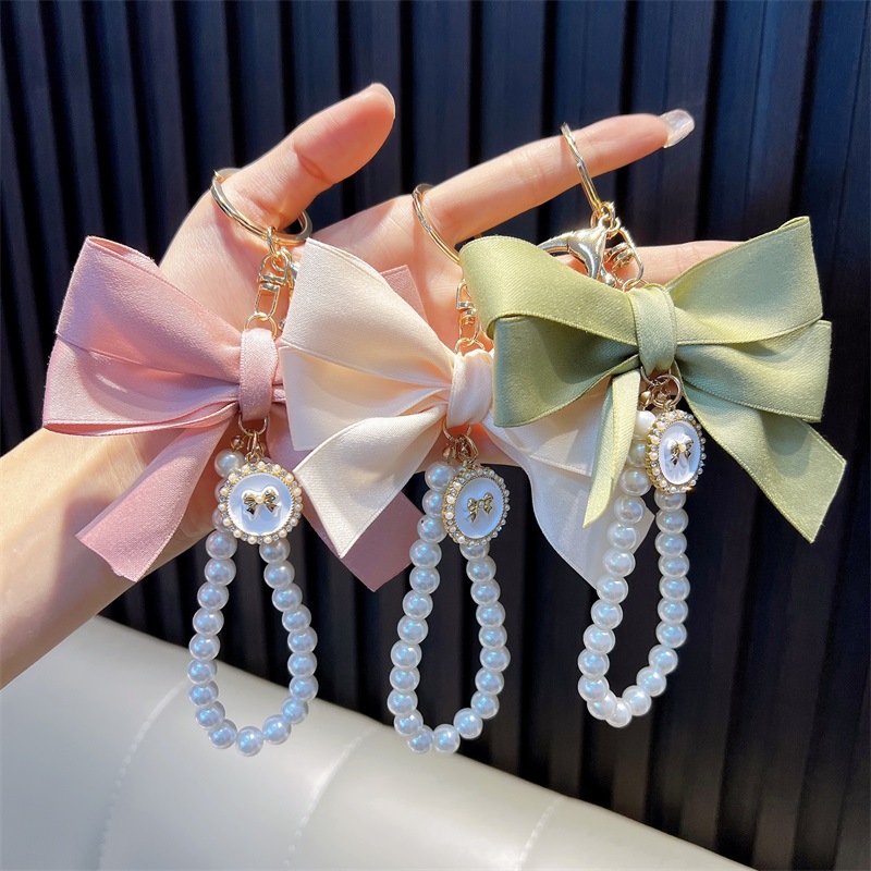 Perlas hechas a mano llaveros de perlas mujeres arco de correa de color bolsos colgantes pequeños regalos al por mayor