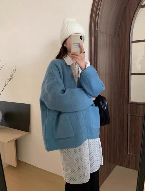 韩版慵懒风V领口袋针织毛衣女秋冬新款简约软糯宽松外搭针织开衫|undefined